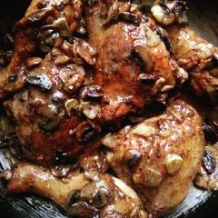 A picture of Garlic Mushroom Chicken.