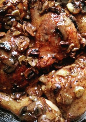 A picture of Garlic Mushroom Chicken.