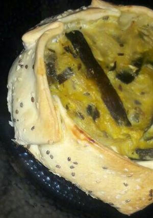 Una foto de Tarta de zapallitos con masa de semillas
