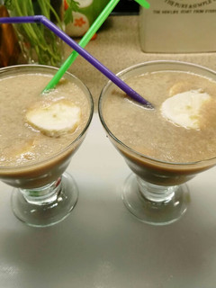 Una foto de Mousse de plátano y café