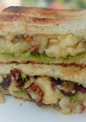 A picture of Banana and Medjool Dates Diet Brunch Sandwich / DAY 1.