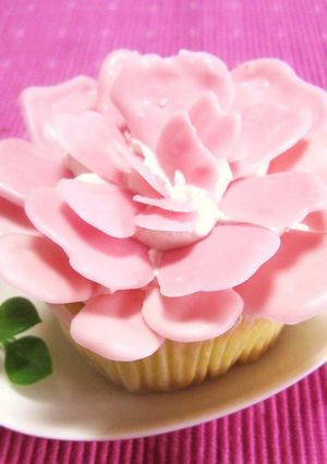 A picture of For Mother's Day! Easy Mini Carnation Cake.