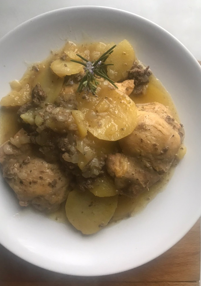 Una foto de Pollo con foie al armagnac
