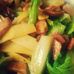 A picture of Pork with bamboo shoots.