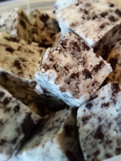 A picture of Cookies & Cream Oreo Fudge.