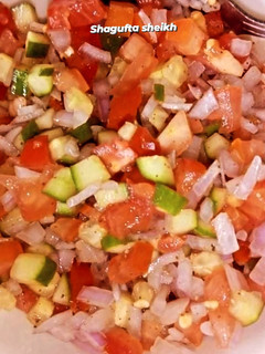 A picture of Lemon juice vegetable salad.