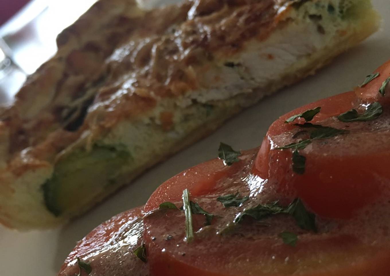 Quiche au choux de Bruxelles et médaillons de poulet