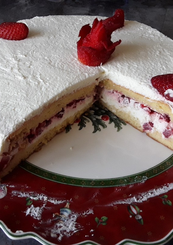 Una foto de Tarta de fresas con nata