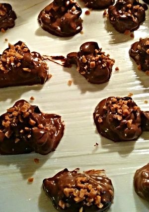 A picture of Slow Cooker Nut Clusters.