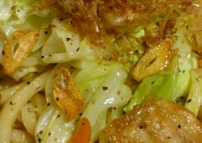 Easy Stir-Fried Udon Noodles with Lots of Cabbage