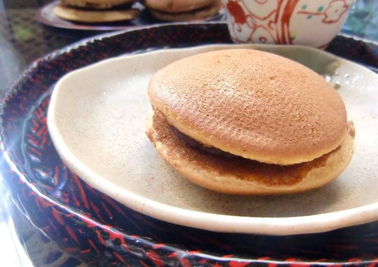 Dorayaki (Red Bean Paste Pancakes)