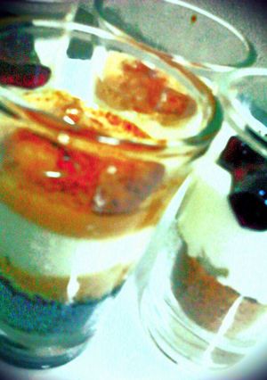 A picture of blueberry cheesecake & banoffee pie in shotglass.