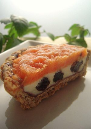 A picture of Ice Cream Tart With Grown-up Persimmon Flavor.
