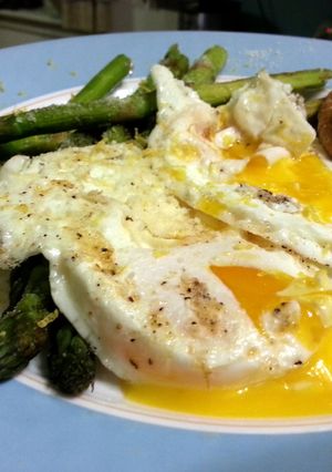 A picture of skye's sunshine eggs and asparagus... seriously, it's amazing!.
