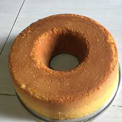 A picture of Bolu jadul besar & gendut takaran gelas.