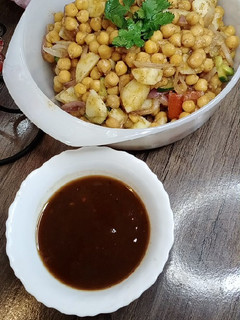 A picture of Chana salad with dressing of imli chutney ❤❤❤.