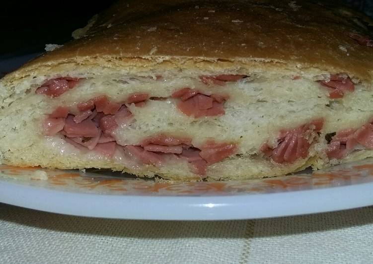 Pão caseiro recheado