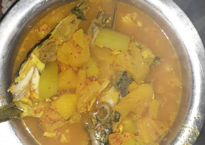 Cara membuat Lempah kuning ikan tenggiri Cara membuat Lempah kuning ikan tenggiri