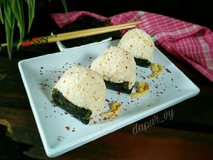 Cara Sederhana Menyiapkan Resep  ONIGIRI Simple 5 bahan (Nasi Kepal) yang Bikin Ngiler, Enak