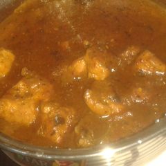 A picture of Grilled chicken in wine vinegar sauce.