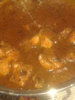 A picture of Grilled chicken in wine vinegar sauce.