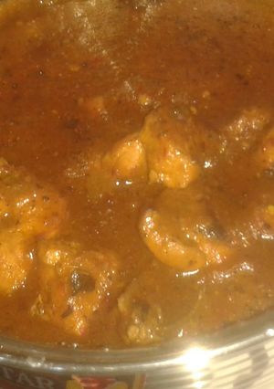A picture of Grilled chicken in wine vinegar sauce.