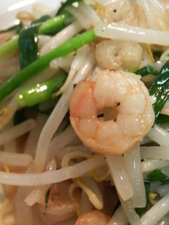 A picture of Stir-fried Bean Sprouts and Prawns with Salt and Garlic.