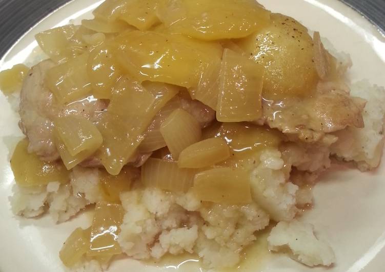 Recipe of Quick Pork chops with caramelized apple and onion