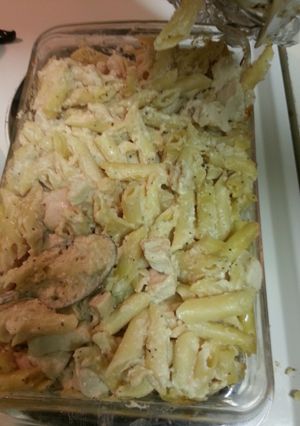 A picture of Alfredo chicken pasta bake.