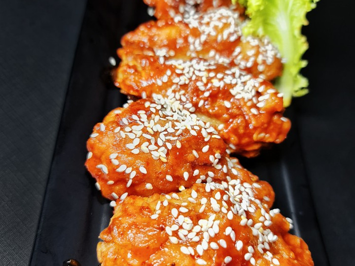 Wajib coba! Resep buat Chicken wings with gochujang sauce  menggugah selera