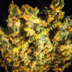 A picture of Palak pakodi/ crispy palak fritters.