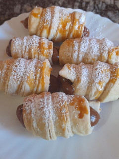 Una foto de Cañoncitos con dulce de leche