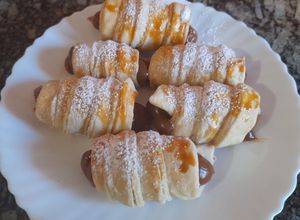 Una foto de Cañoncitos con dulce de leche