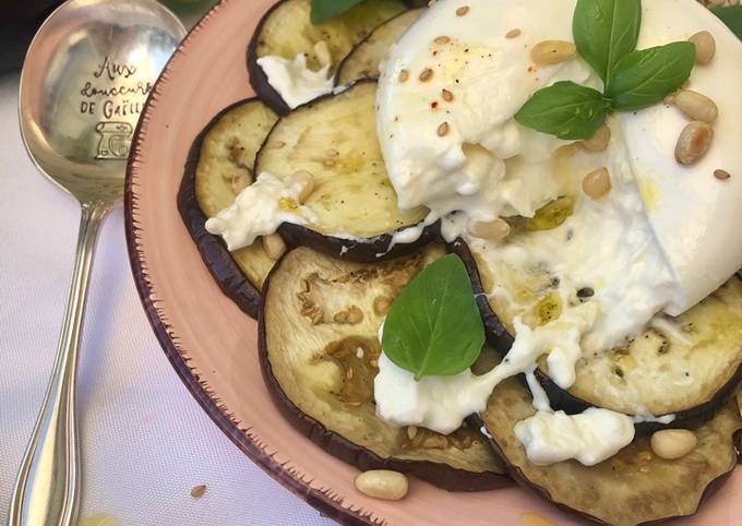 Aubergine rôtie et burrata