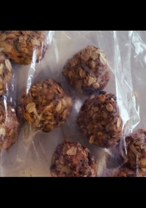 A picture of Oatmeal Energy Bites.
