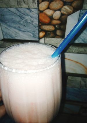 A picture of Iced banana shake with rooh afza 😋😋😍😍.