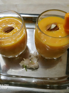 મેંગો શેક(Mango shake recipe in Gujarati) રેસીપી મુખ્ય ફોટો