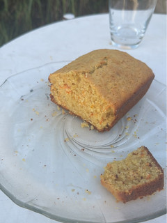 Una foto de Budín súper húmedo saludable de manzana, zanahoria y naranja