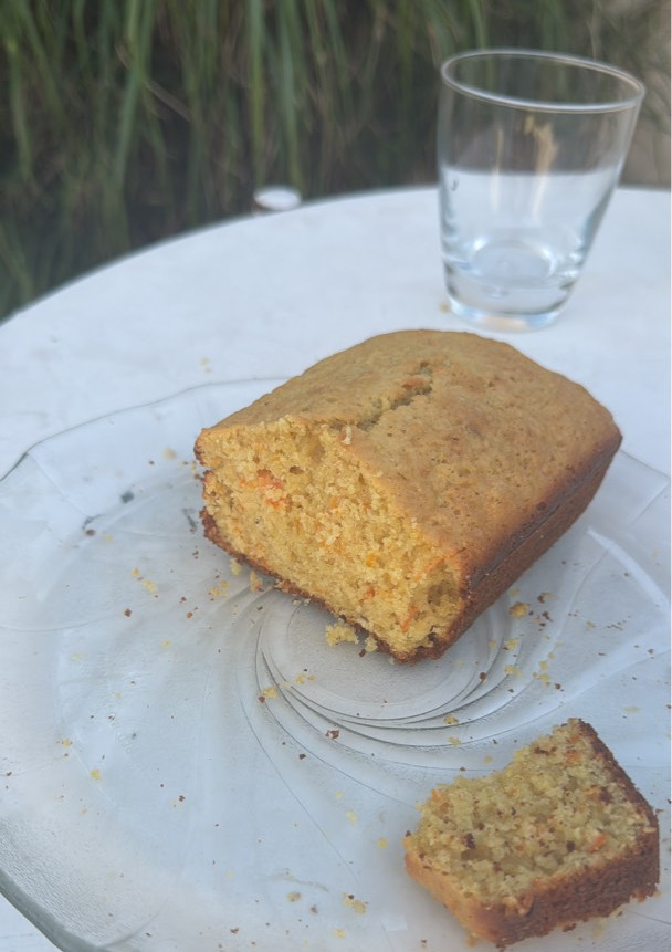 Una foto de Budín súper húmedo saludable de manzana, zanahoria y naranja