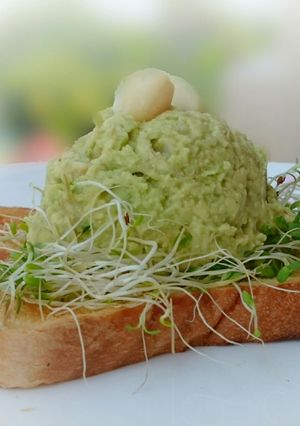 A picture of Avocado and Macadamia Diet Brunch Sandwich / DAY 2.
