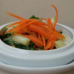 A picture of Bak Choy With Carrot.