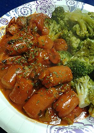 A picture of Rustic hotdog tikki masala.
