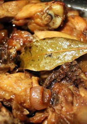A picture of easy chicken adobo.