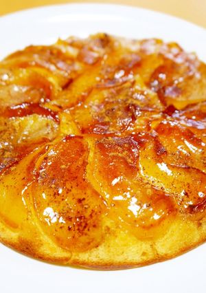 A picture of Christmas Apple Cake in a Frying Pan.
