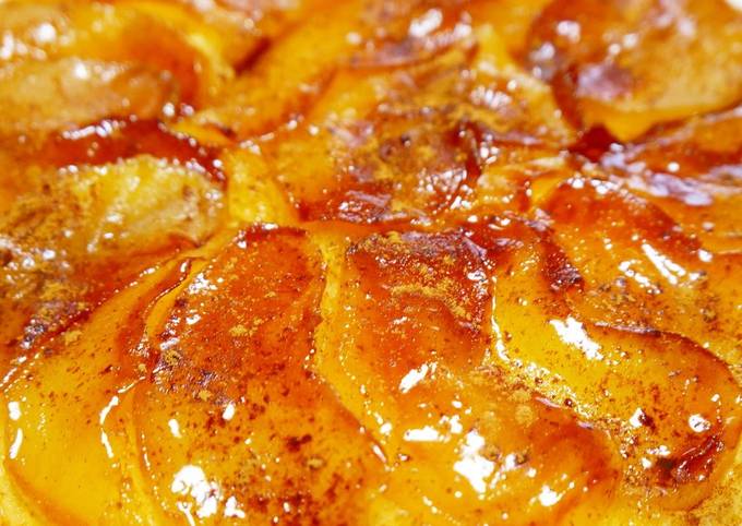 Steps to Make Favorite Christmas Apple Cake in a Frying Pan