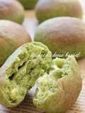 Vivid Green Spinach and Cheese Bread Rolls