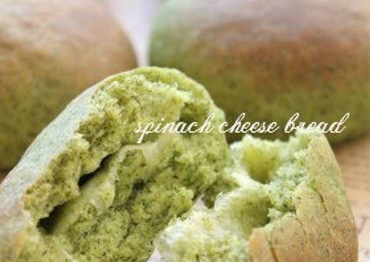 Vivid Green Spinach and Cheese Bread Rolls