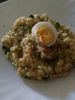 Una foto de Arroz integral con calabacín