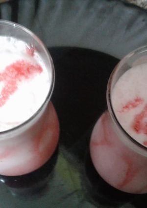रोज लस्सी (Rose Lassi Recipe in Hindi) रेसिपी मुख्य फोटो