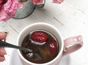 Hình của món Tuần 2: Trà quế táo đỏ ấm lòng ngày đông.